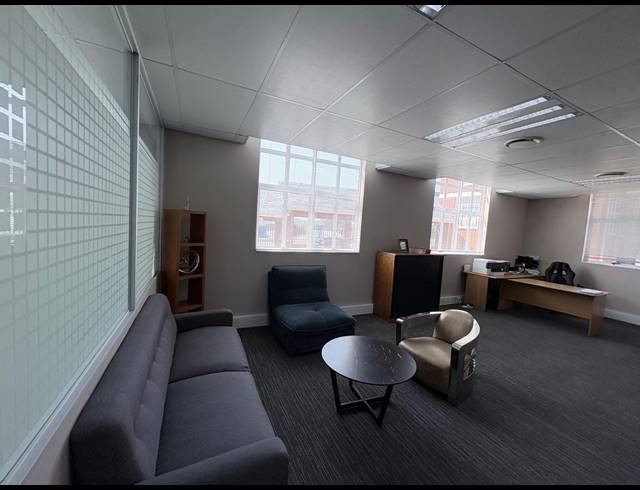 117M² OFFICE TO LET IN DAINFERN